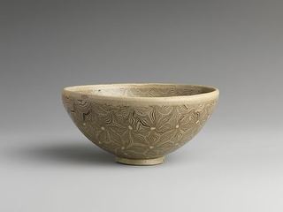 White earthenware bowl. Metropolitan Museum of Art: Tea Bowl with Marbleized Veneer
