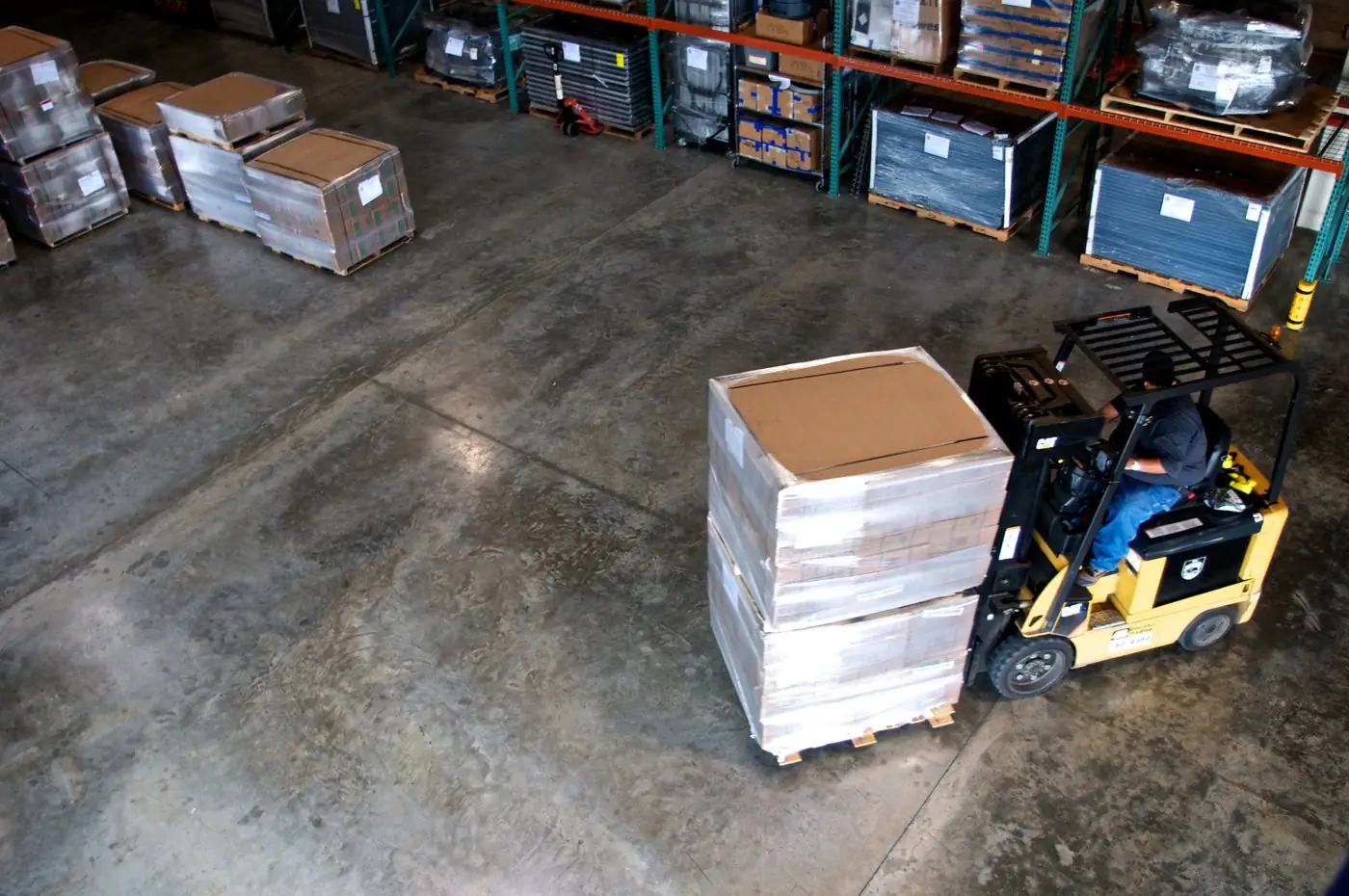 Distribution center in San Juan, Puerto Rico: Grounding DINO boxed 1 of 2 hand-counted objects