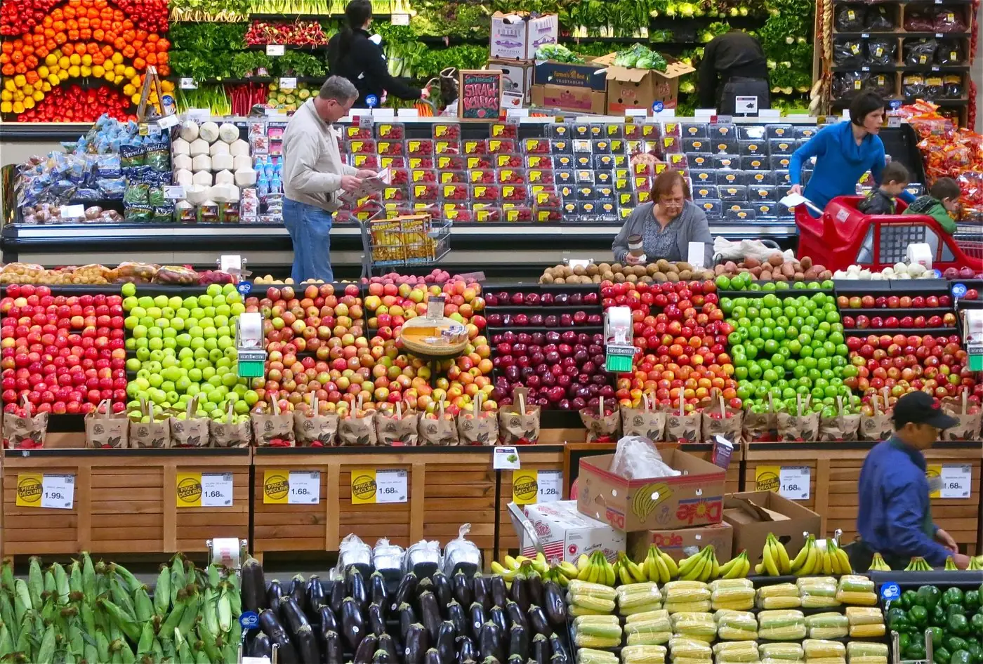 Supermarket produce department: Grounding DINO boxed 11 of 17 hand-counted objects