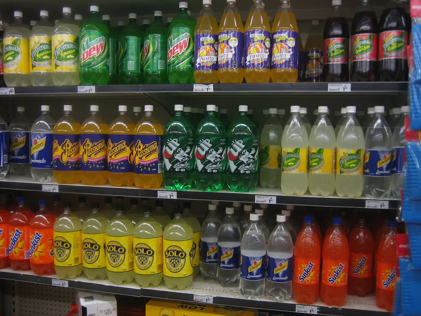 Soft drink shelf: Grounding DINO boxed 2 of 14 hand-counted objects